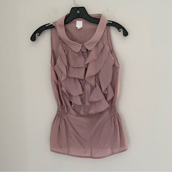 Que Tops - Que Women’s Ruffle Front Sleeveless Silk Blend Button Front Blouse size XS